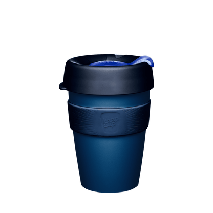 KeepCup Original M 12oz in Deep Ink, featuring a dark blue reusable cup with matching blue silicone band, black lid with blue plug, shown against a white background.